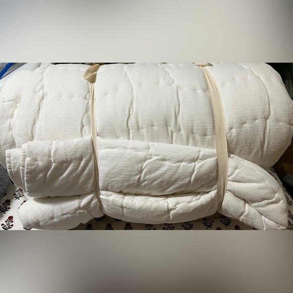 New! NWT! Pottery Barn Cozy Cloud Quilt in White - Picture 5 of 10